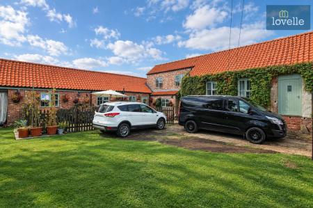 4 bedroom House for sale in Main Road, Saltfleetby, LN11