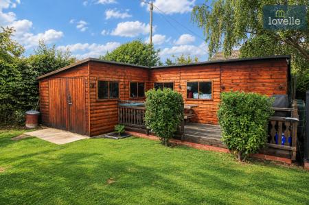 4 bedroom House for sale in Main Road, Saltfleetby, LN11