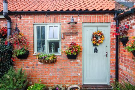 4 bedroom House for sale in Main Road, Saltfleetby, LN11
