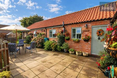 4 bedroom House for sale in Main Road, Saltfleetby, LN11