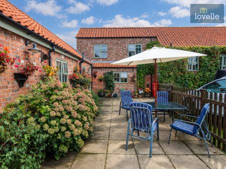 4 bedroom House for sale in Main Road, Saltfleetby, LN11