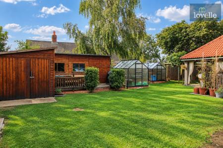 4 bedroom House for sale in Main Road, Saltfleetby, LN11