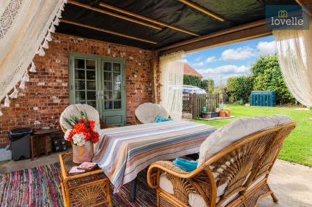 4 bedroom House for sale in Main Road, Saltfleetby, LN11