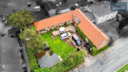 4 bedroom House for sale in Main Road, Saltfleetby, LN11