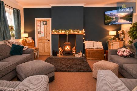 4 bedroom House for sale in Main Road, Saltfleetby, LN11