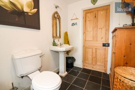 4 bedroom House for sale in Main Road, Saltfleetby, LN11