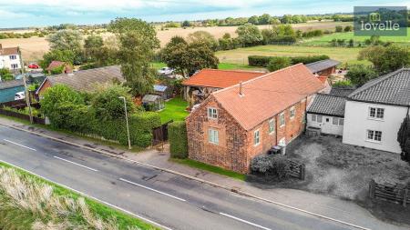 4 bedroom House for sale in Main Road, Saltfleetby, LN11