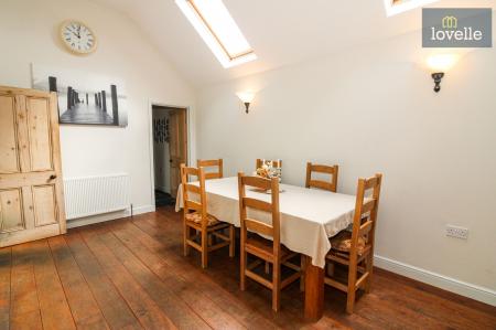 4 bedroom House for sale in Main Road, Saltfleetby, LN11