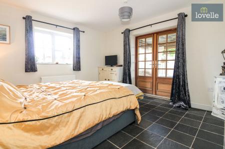 4 bedroom House for sale in Main Road, Saltfleetby, LN11