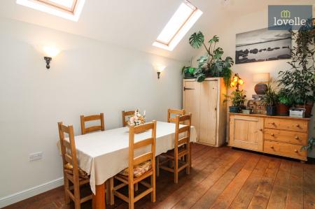 4 bedroom House for sale in Main Road, Saltfleetby, LN11