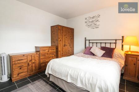 4 bedroom House for sale in Main Road, Saltfleetby, LN11