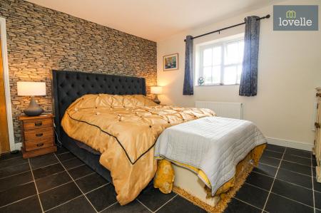 4 bedroom House for sale in Main Road, Saltfleetby, LN11