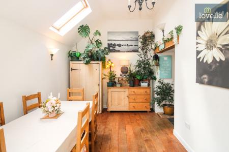 4 bedroom House for sale in Main Road, Saltfleetby, LN11