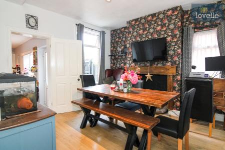 3 bedroom Semi-detached house for sale in Keddington Road, Louth, LN11