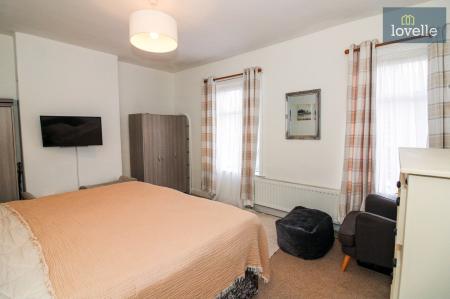 3 bedroom Semi-detached house for sale in Keddington Road, Louth, LN11
