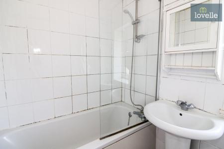 4 bedroom House for sale in Wallis Road, Louth, LN11