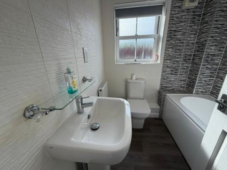 3 bedroom Semi-detached house to let in Hazel Walk ,, Alford, LN13