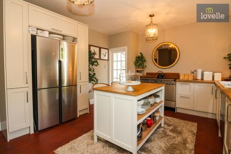 2 bedroom Detached bungalow for sale in Authorpe, Louth, LN11