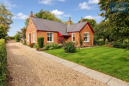 2 bedroom Detached bungalow for sale in Authorpe, Louth, LN11