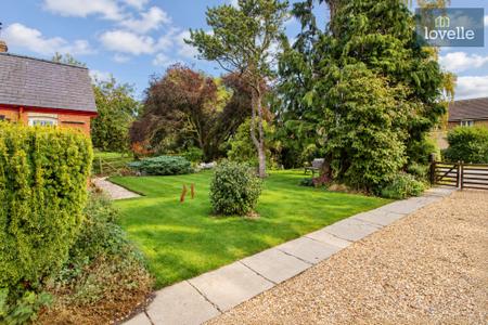 2 bedroom Detached bungalow for sale in Authorpe, Louth, LN11