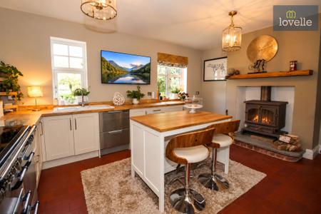 2 bedroom Detached bungalow for sale in Authorpe, Louth, LN11