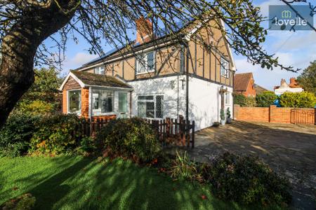 4 bedroom Detached house for sale in Jubilee Road, North Somercotes, LN11