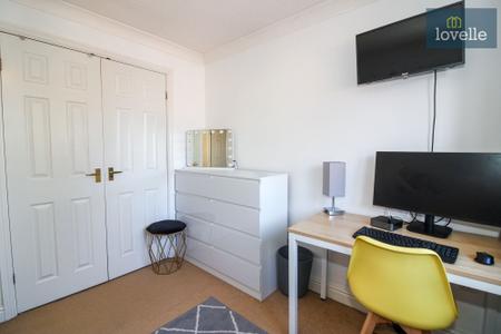 3 bedroom Semi-detached house for sale in Bradley Close, Louth, LN11