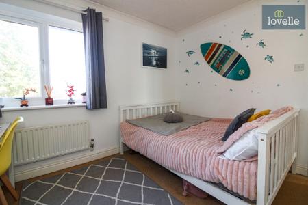 3 bedroom Semi-detached house for sale in Bradley Close, Louth, LN11