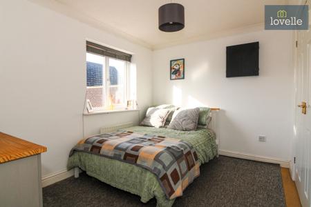 3 bedroom Semi-detached house for sale in Bradley Close, Louth, LN11