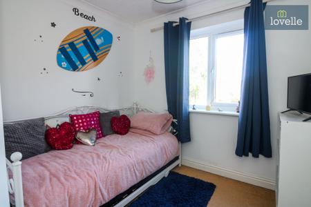 3 bedroom Semi-detached house for sale in Bradley Close, Louth, LN11
