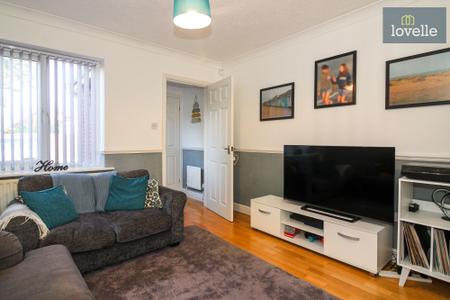 3 bedroom Semi-detached house for sale in Bradley Close, Louth, LN11