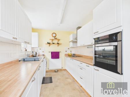 2 bedroom Detached bungalow for sale in Chanctonbury Way, Sutton on Sea, LN12