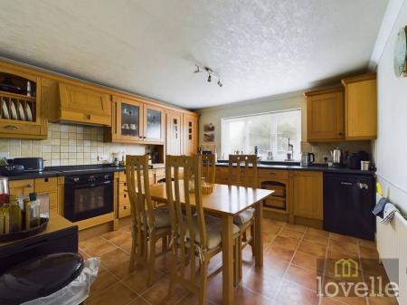 4 bedroom Detached house for sale in Beesby Road, Maltby le Marsh, LN13