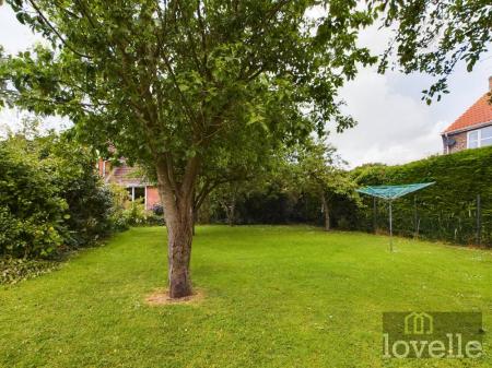 4 bedroom Detached house for sale in Beesby Road, Maltby le Marsh, LN13