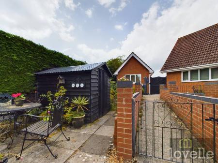 4 bedroom Detached house for sale in Beesby Road, Maltby le Marsh, LN13