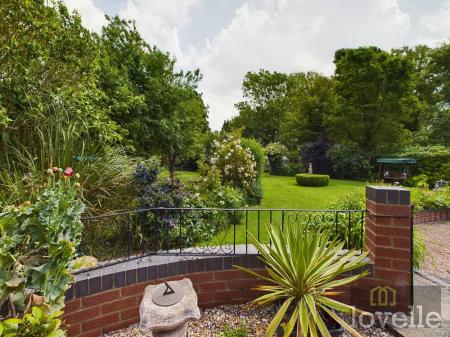 4 bedroom Detached house for sale in Beesby Road, Maltby le Marsh, LN13