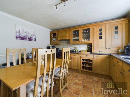 4 bedroom Detached house for sale in Beesby Road, Maltby le Marsh, LN13