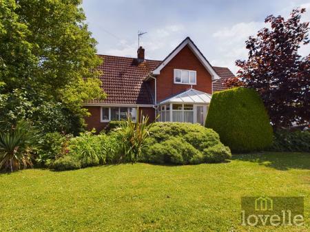 4 bedroom Detached house for sale in Beesby Road, Maltby le Marsh, LN13