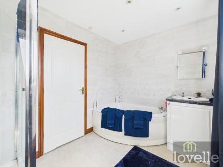 4 bedroom Detached house for sale in Church Lane, Mablethorpe, LN12