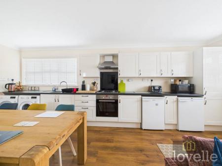 2 bedroom Detached bungalow for sale in Hillside Avenue, Sutton on Sea, LN12