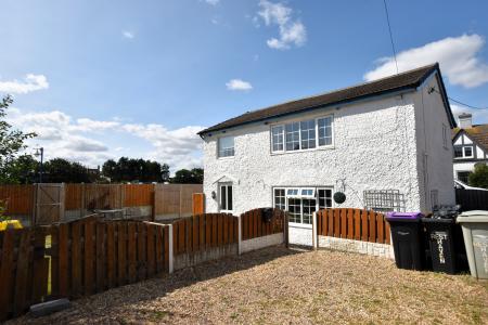 2 bedroom Detached house for sale in Queens Park Close, Mablethorpe, LN12