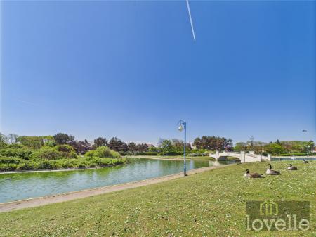 2 bedroom Detached house for sale in Queens Park Close, Mablethorpe, LN12