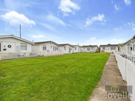 2 bedroom Park home for sale in Seaholme Park, Mablethorpe, LN12