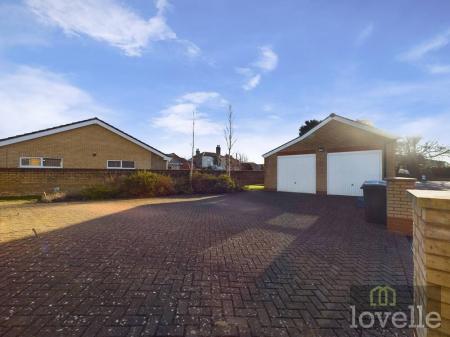 3 bedroom Detached bungalow for sale in Wallaces Yard, Alford, LN13