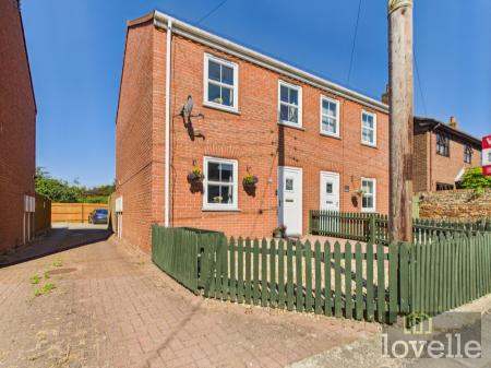 2 bedroom Semi-detached house for sale in Dashwood Road, Alford, LN13