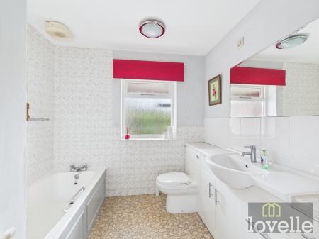 3 bedroom Detached bungalow for sale in Pinfold Lane, Alford, LN13