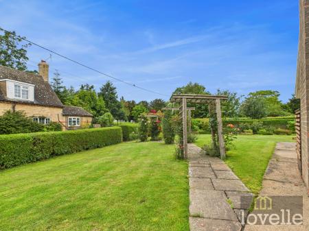 3 bedroom Detached bungalow for sale in Pinfold Lane, Alford, LN13