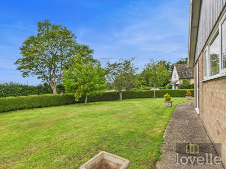 3 bedroom Detached bungalow for sale in Pinfold Lane, Alford, LN13