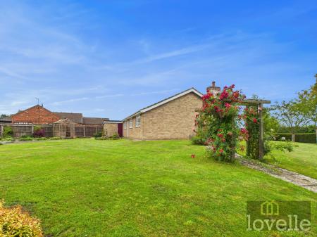 3 bedroom Detached bungalow for sale in Pinfold Lane, Alford, LN13