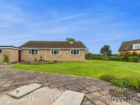 3 bedroom Detached bungalow for sale in Pinfold Lane, Alford, LN13